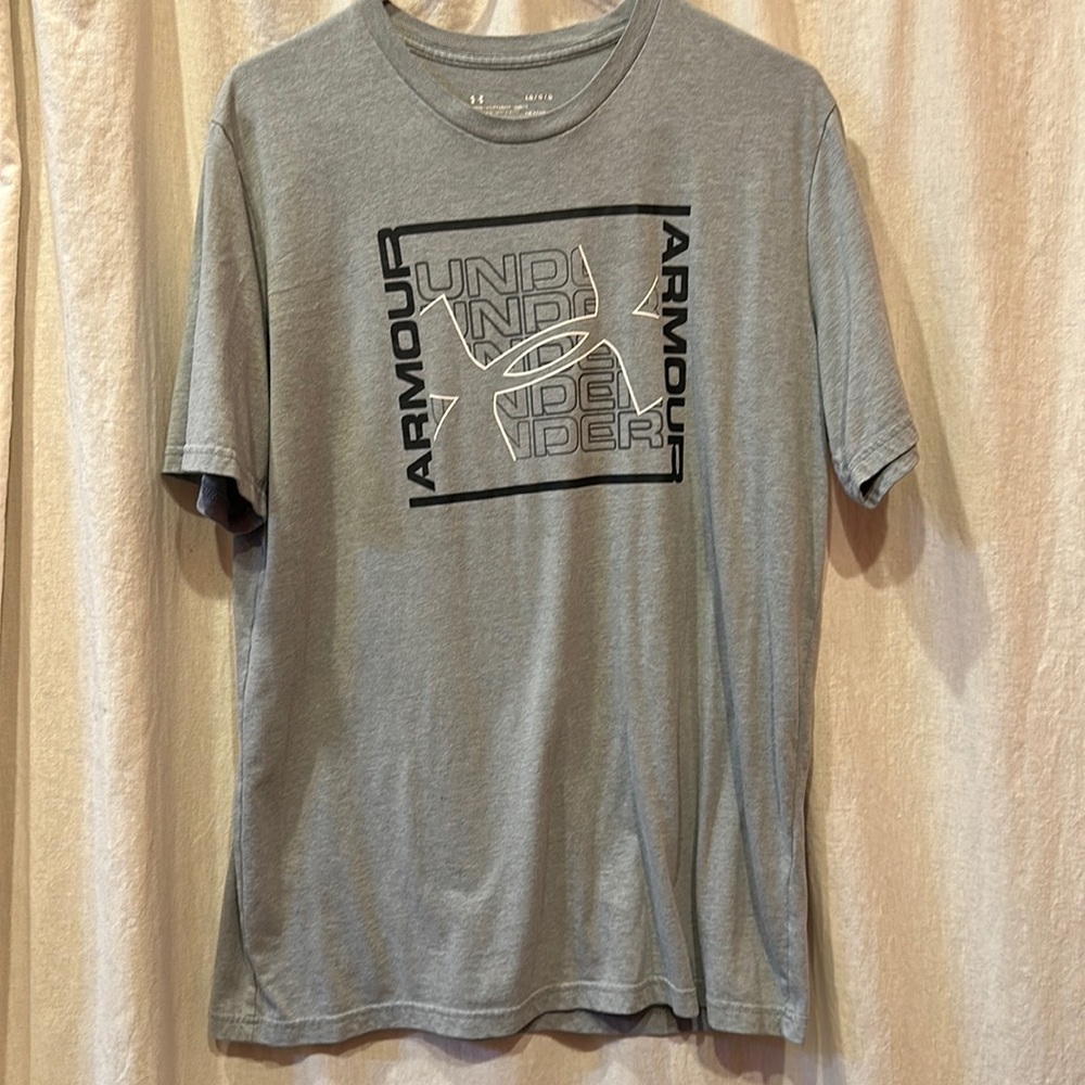 ⚜️ grey UNDER ARMOUR graphic tshirt Sz L